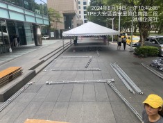 普渡帳篷架設前置-宮廷帳骨架與普渡長桌進場準備-鴻揚展覽企業社.jpg