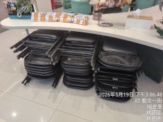 品牌開幕活動來賓接待專用黑色折疊椅與現場動線桌下收納空間規劃