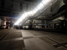 新竹巨城空橋下活動帳篷整齊排開