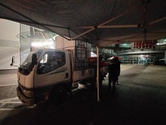 新竹巨城廣場活動快速帳搭設-工程車進場