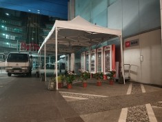 新竹巨城南四梯旁活動快速帳與盆栽配置